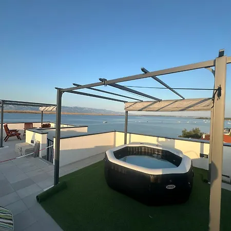 Aparrtment With Rooftop Terrace With Sea View Apartman Vir