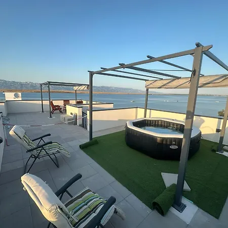Aparrtment With Rooftop Terrace With Sea View Apartman Vir