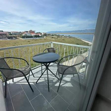Aparrtment With Rooftop Terrace With Sea View Apartman Vir