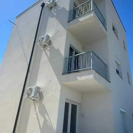 Aparrtment With Rooftop Terrace With Sea View Lägenhet Vir